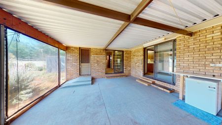 Charming Family Home in Dubbo - Photo 3