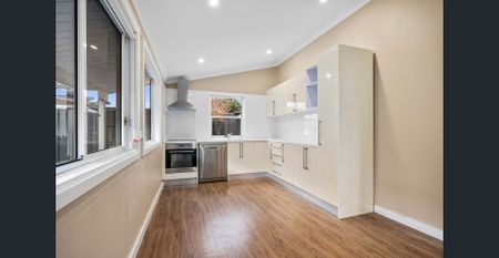 Modern 2 Bedrooms House with car parking ( WATER INCLUDED ) - Photo 2