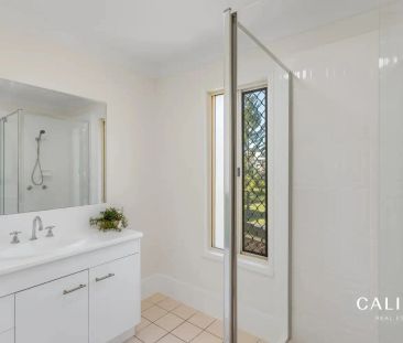 “Sizeable Everton Park townhouse in highly desirable location” - Photo 1