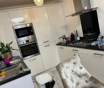Room in a Shared House, Egbert Street, M40 - Photo 4