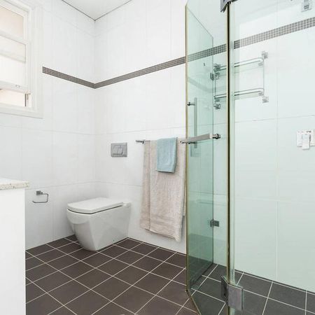 Spacious Family Home with Exceptional Indoor-Outdoor Living - Photo 5