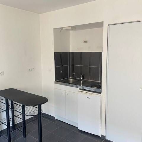 Beau studio en location de 19,38m², situé rue du Champ des Oiseaux à Rouen, 413€ charges comprises - Photo 1