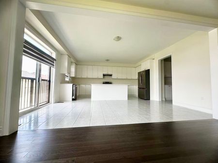 For Lease - 162 Rowe Street, Bradford West Gwillimbury, Ontario - Photo 2