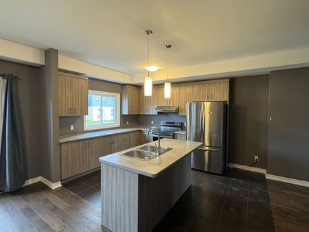 For Lease - 25 Mclaughlin Street, Welland, Ontario - Photo 4