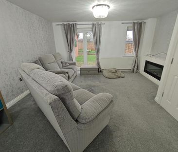 4 bedroom semi-detached house to rent - Photo 1