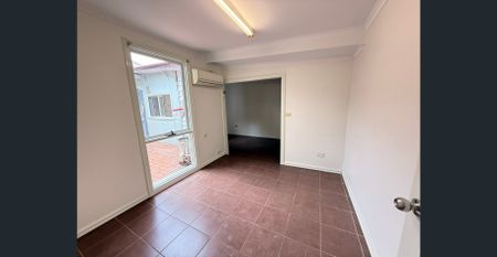 Beautifully Renovated 3-Bedroom Unit in Prime Location - Photo 5