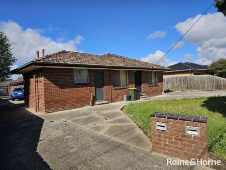 Two Bedroom Unit in Prime St Albans Location - Photo 5