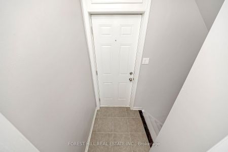 For Lease - 928 Dice Way, Milton, Ontario - Photo 2