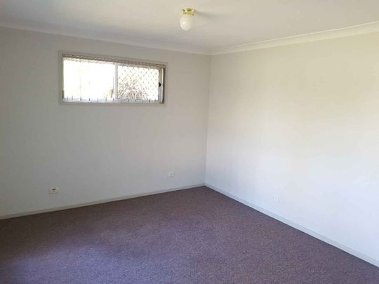 BURPENGARY - CLOSE & EASY - Photo 1