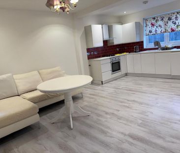 2 bedroom semi-detached house to rent - Photo 6