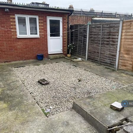 4 bedroom terraced house to rent - Photo 4