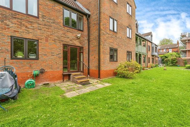 1 bedroom retirement property to rent - Photo 1