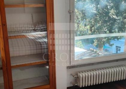 Piazza del Popolo: Lovely, modern 1 bedroom in private Villa. Entrance, spacious living-dining, fully equipped kitchen, bath and private terrace. Parquet floors Air conditioning, bright and silent. rif 364