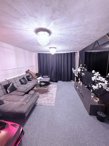 2 Bed Terraced House, Heron Drive, LU2 - Photo 3