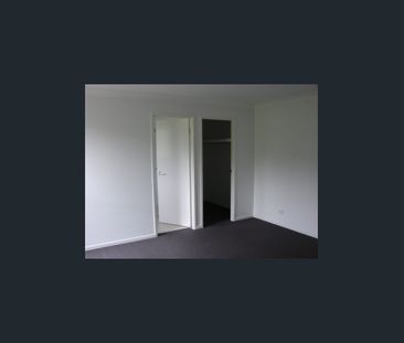 4 BEDROOM MODERN FAMILY HOME WITH ENSUITE DOUBLE GARAGE AND QUIETLY... - Photo 4