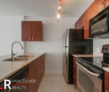 Condo in Downtown Vancouver, BC - Photo 5