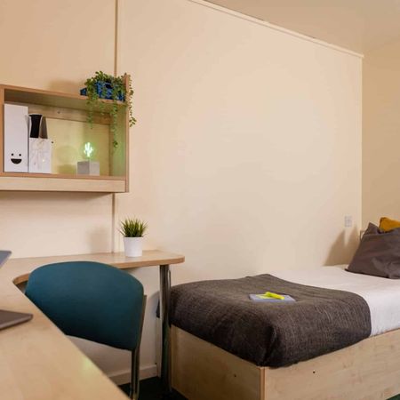 Standard Plus (Shared Bathroom) - Photo 5