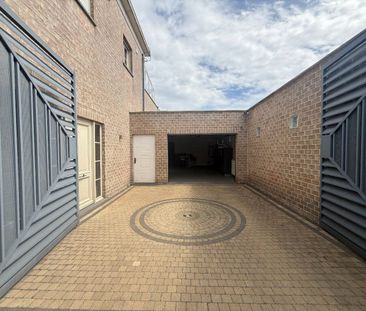 Riant en bemeubeld appartement met 5 slpks en daktuin in Balen-cent... - Photo 3