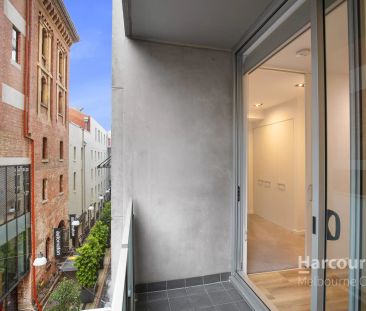 Fresh Interior in Sought after Tribeca! - Photo 6