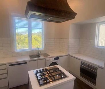 RECENTLY RENOVATED 4x bedroom stand alone property: - Photo 5