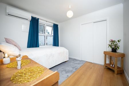 Sunny beautifully renovated 3 bedroom family home - Photo 4