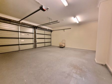 25 Passendale Road, Edmondson Park NSW 2174 - House For Rent | Domain - Photo 5