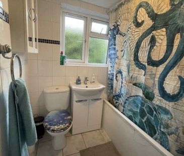 Room in a Shared Flat, Leyton Road, SW19 - Photo 6