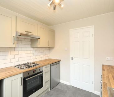 3 bedroom terraced house to rent - Photo 2