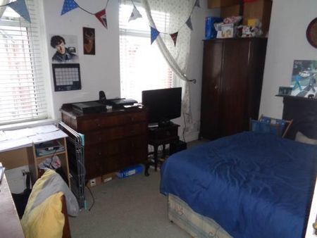 4 bedroom terraced house to rent - Photo 5