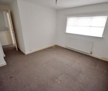 3 bedroom end of terrace house to rent - Photo 3
