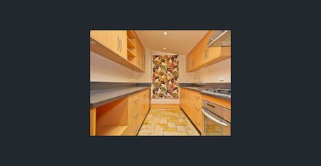 Charming & Stylish - Photo 3