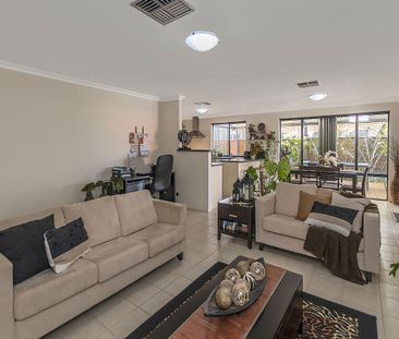 Spacious Family Home in Baldivis - Photo 4