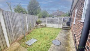 1 BEDROOM Bungalow - Semi Detached - Photo 5