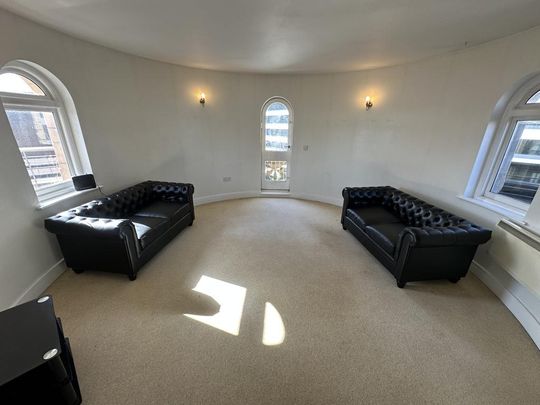 2 bedroom penthouse to rent - Photo 1