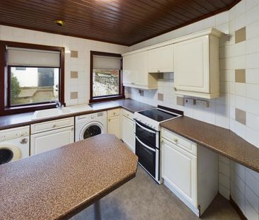 3 bedroom end of terrace house to rent - Photo 3
