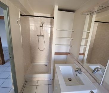 Location Appartement 2 pièces 37m² LA CRAU 83260 - Photo 4