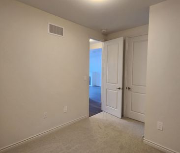 For Lease - 58 Donald Cameron Crescent Unit# A, Clarington, Ontario - Photo 6