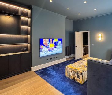 A Eight-Bedroom House with Two Private Terraces on Wilton Crescent - Photo 1