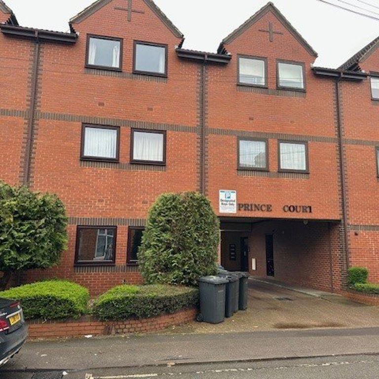 2 bedroom flat to rent - Photo 1