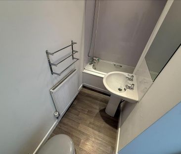 3 bedroom end of terrace house to rent - Photo 5