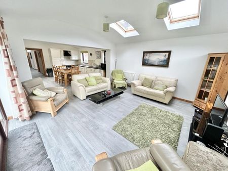 4 bedroom detached house to rent - Photo 2