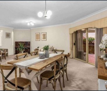 GREAT FAMILY HOME LOCATED JUST A HEART BEAT FROM EVERYTHING - Photo 6