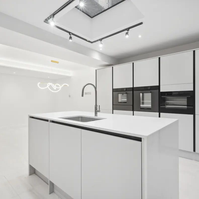 4 bedroom house in London - Photo 1