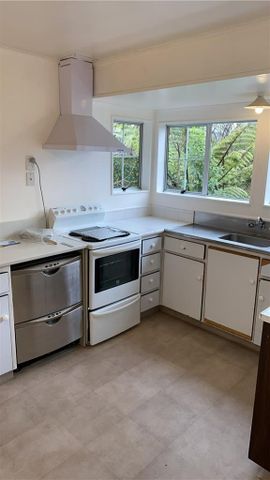 3 Bedroom home in Belmont - Photo 5