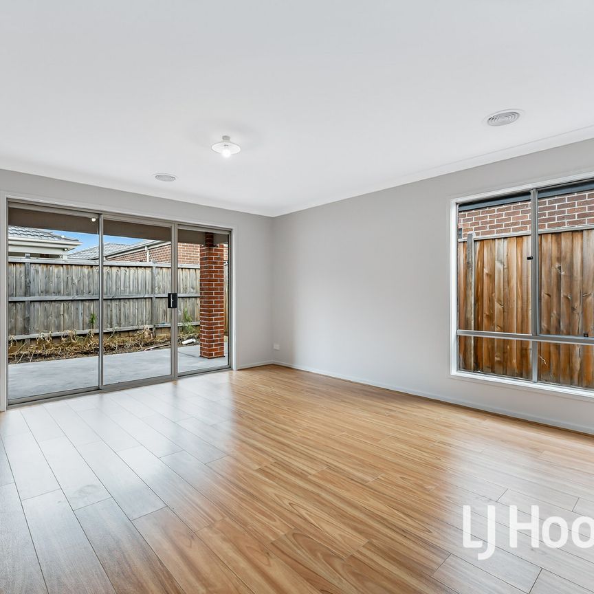27 Limonium Crescent, Lyndhurst VIC - Photo 1