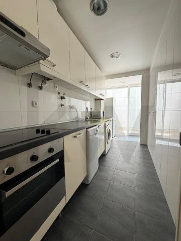Apartment T1 in Algés, Linda-a-Velha e Cruz Quebrada-Dafundo, Oeiras - Photo 4