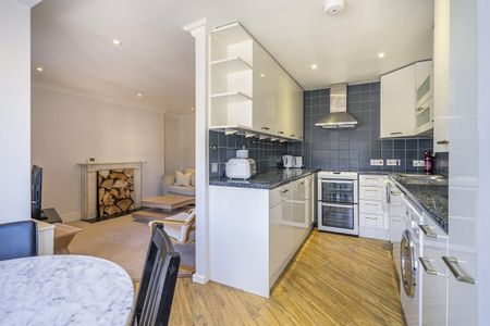 3 bedroom flat to rent - Photo 2