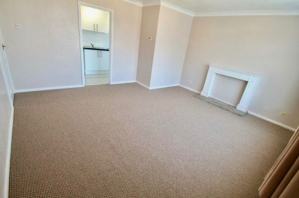 2 Bed Flat, The Larches, LU2 - Photo 1