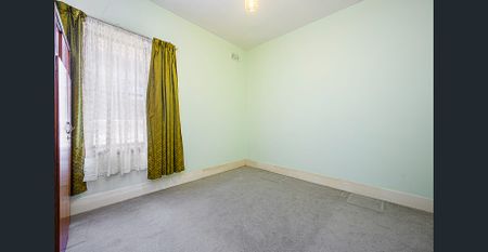 Classic two bedroom in the heart of Crows Nest - Photo 4