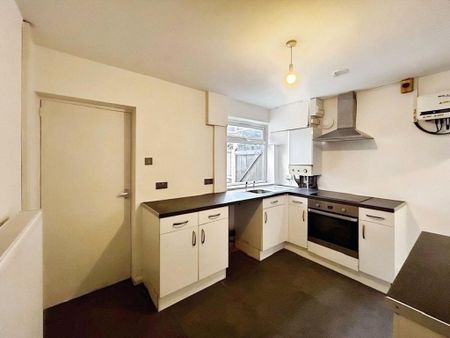 2 bedroom end of terrace house to rent - Photo 5